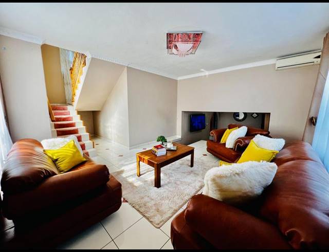 4 BEDROOM HOUSE FOR SALE IN NEWLANDS WEST